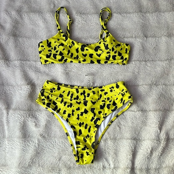 bikini top and bikini bottoms - Picture 1 of 3